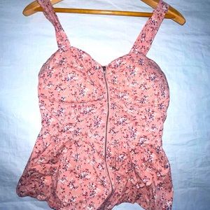 Women’s Active USA floral zip tank top. Size M medium .